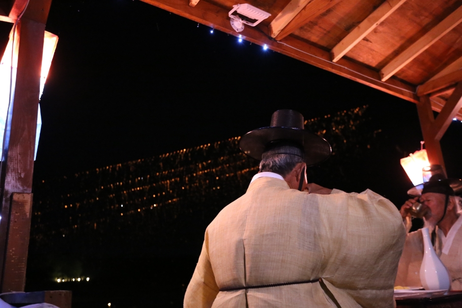 Andong Mask Dance Festival 2026: Complete Guide (Dates, Hahoe Village, Hotels)