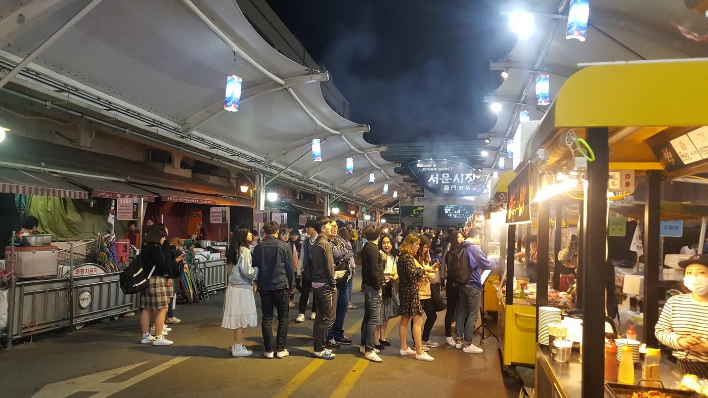 Seomun Night Market in Daegu, packed with food stalls and shoppers