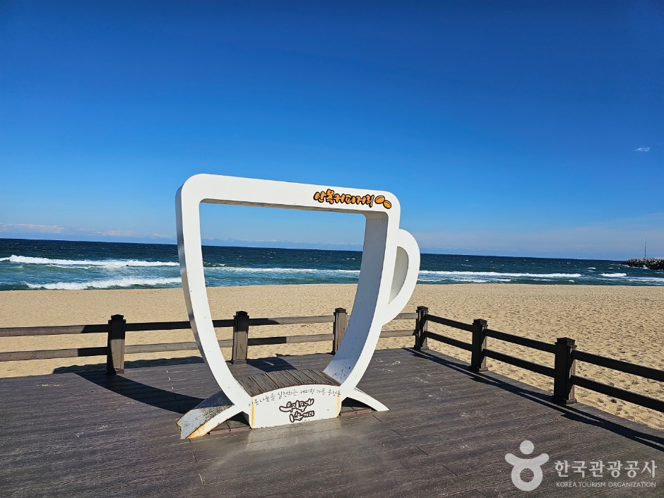 Gangneung Coffee Street Cafes — Complete Directory (2026)