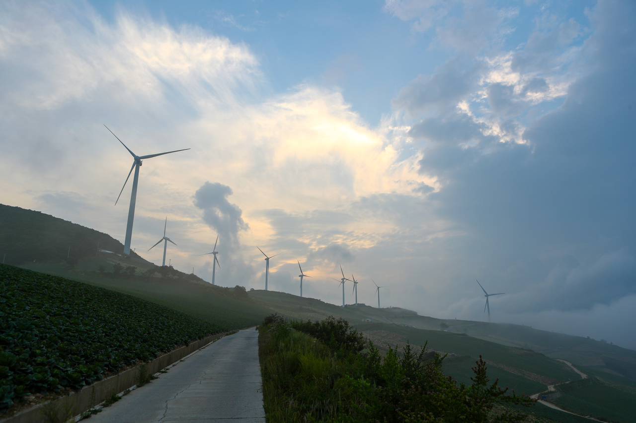 매봉산 풍력발전단지 Maebongsan Wind Farm Yong-pal K-Drama filming location, Taebaek, Gangwon