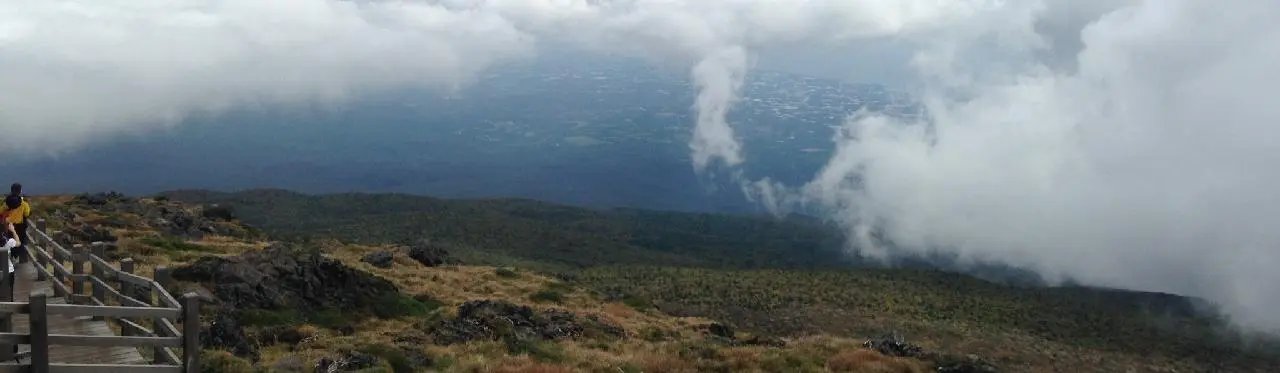 Seongpanak trail through Hallasan forest