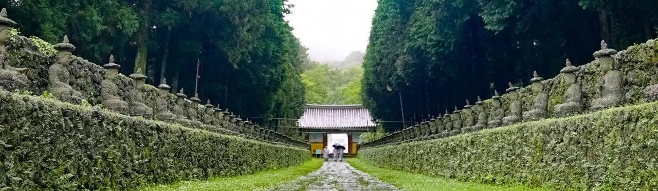 Gwanumsa trail with steep rocky sections