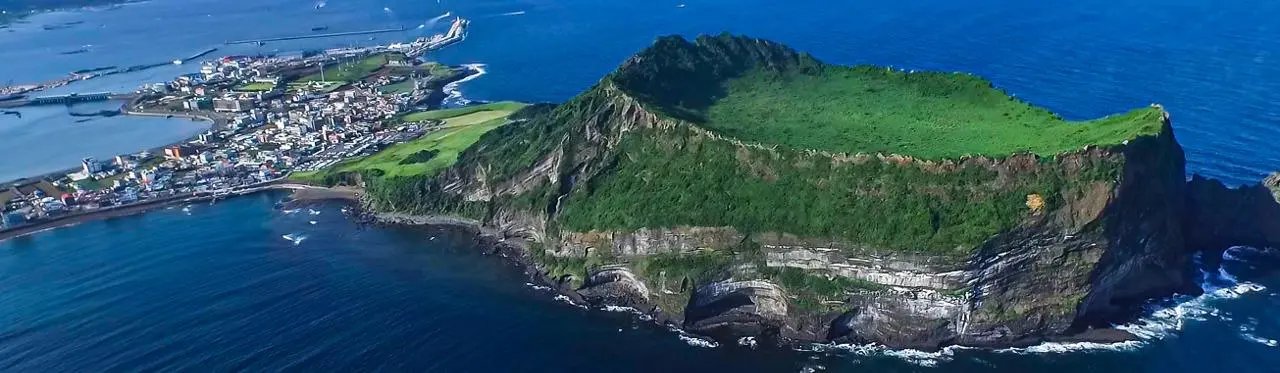 Jeju Oreum Hiking Guide 2026: 5 Volcanic Cones Worth Climbing