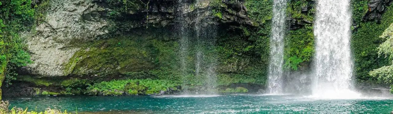 Jeju Waterfalls Guide 2026: Complete Visitor's Guide (4 Best Falls)