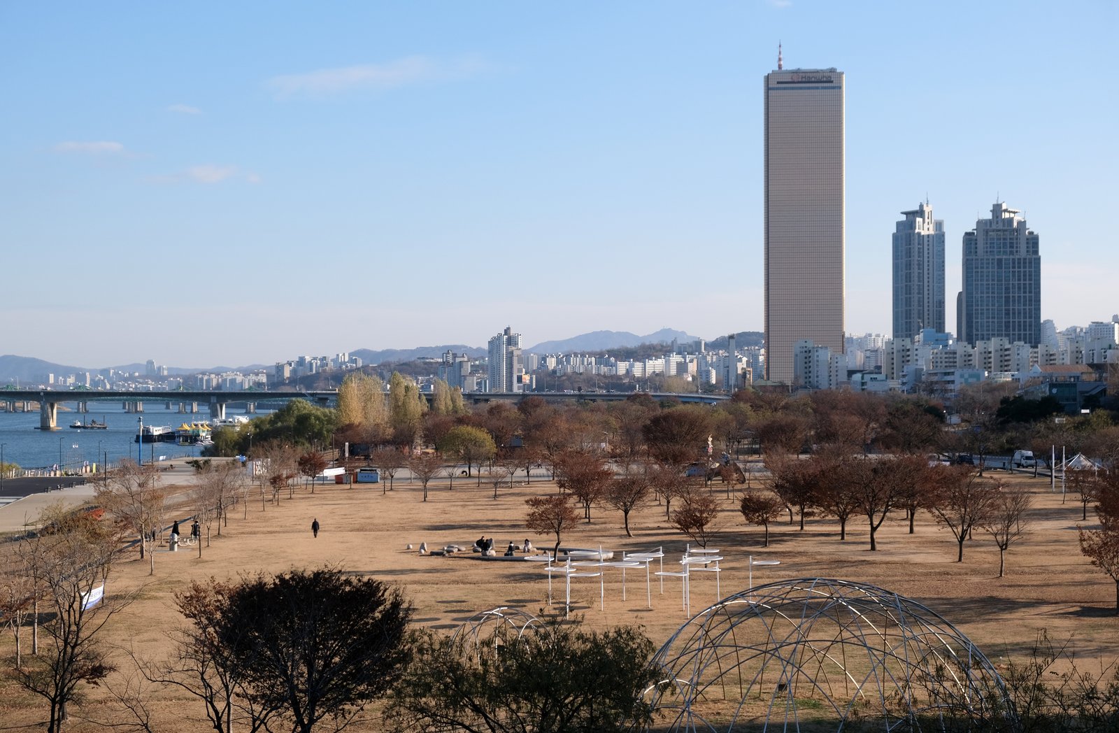 Yeouido Hangang Park from Mapo Bridge — the main viewing area for the Seoul Fireworks Festival