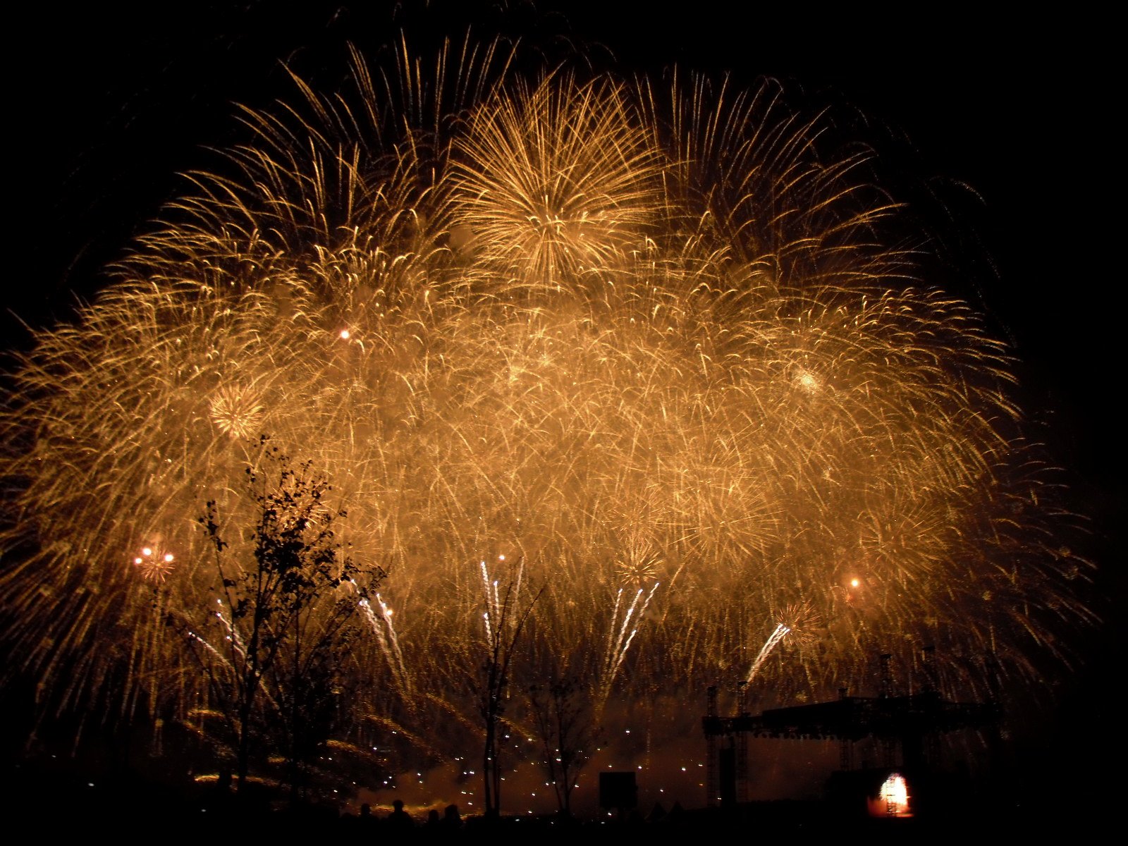 Seoul International Fireworks Festival 2026: Yeouido Guide (Dates, Best Spots, Hotels)