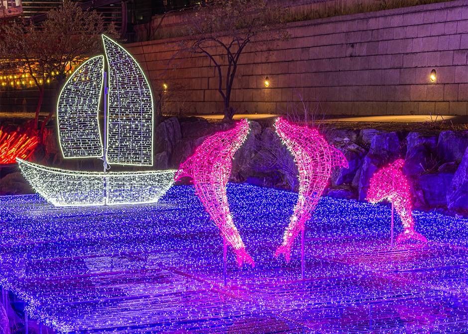 Seoul Lantern Festival main installation at Cheonggye Plaza