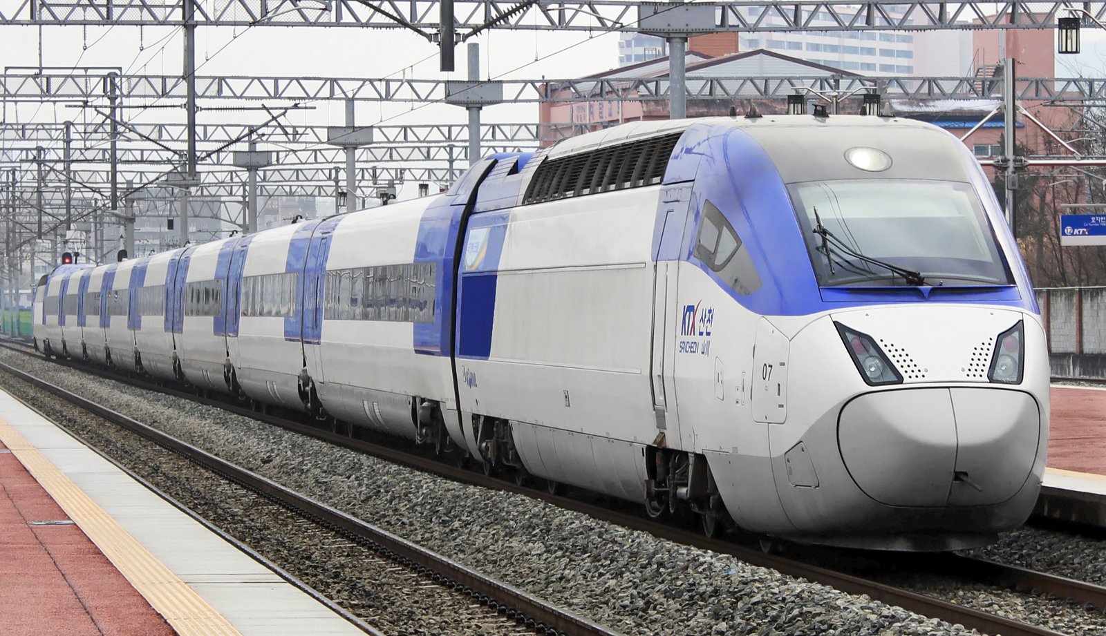 KTX-Sancheon high-speed train — the model that runs between Seoul and Busan