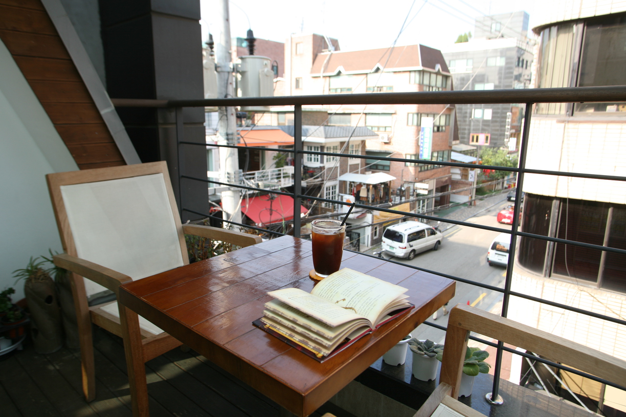 Where to Stay in Hongdae — Budget & Boutique Hotels (2026)